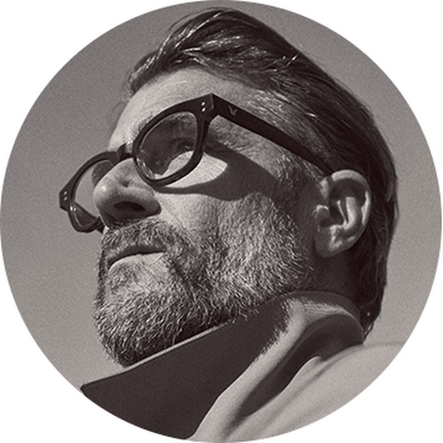 Rich Roll, ultra-endurance athlete and podcast host, headshot